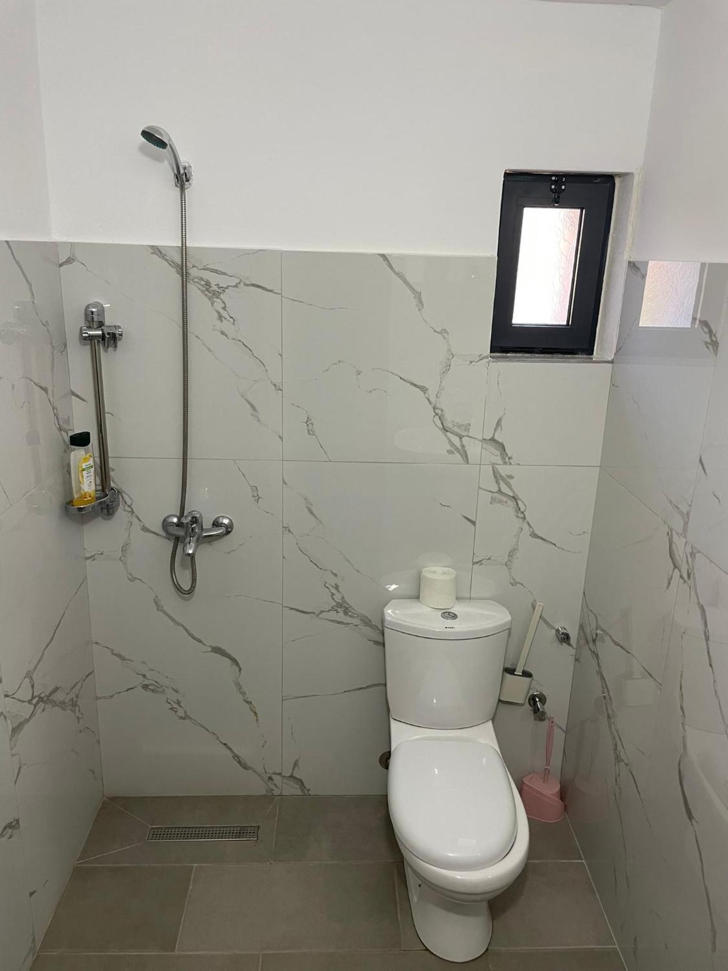 Kroi Center Pensjonat Berat